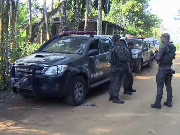 Operação policial procura bando que roubou shopping em Caraguatatuba (Foto: Reprodução/ TV Vanguarda)