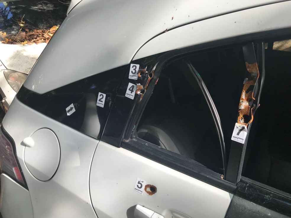 Carro onde estava Marielle e Anderson — Foto: G1 Rio