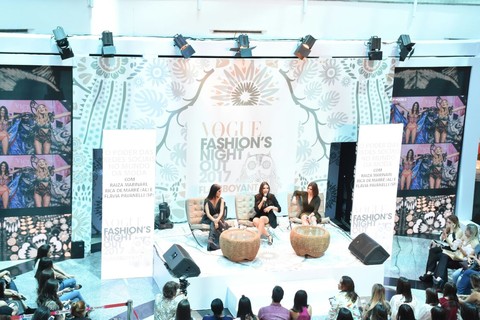 O palco da Cúpula lotou de fashionistas interessados em ouvir o bate-papo de Raiza Marinari, Rica de Marré e Flávia Pavanelli sobre “o poder das redes sociais na moda”. 