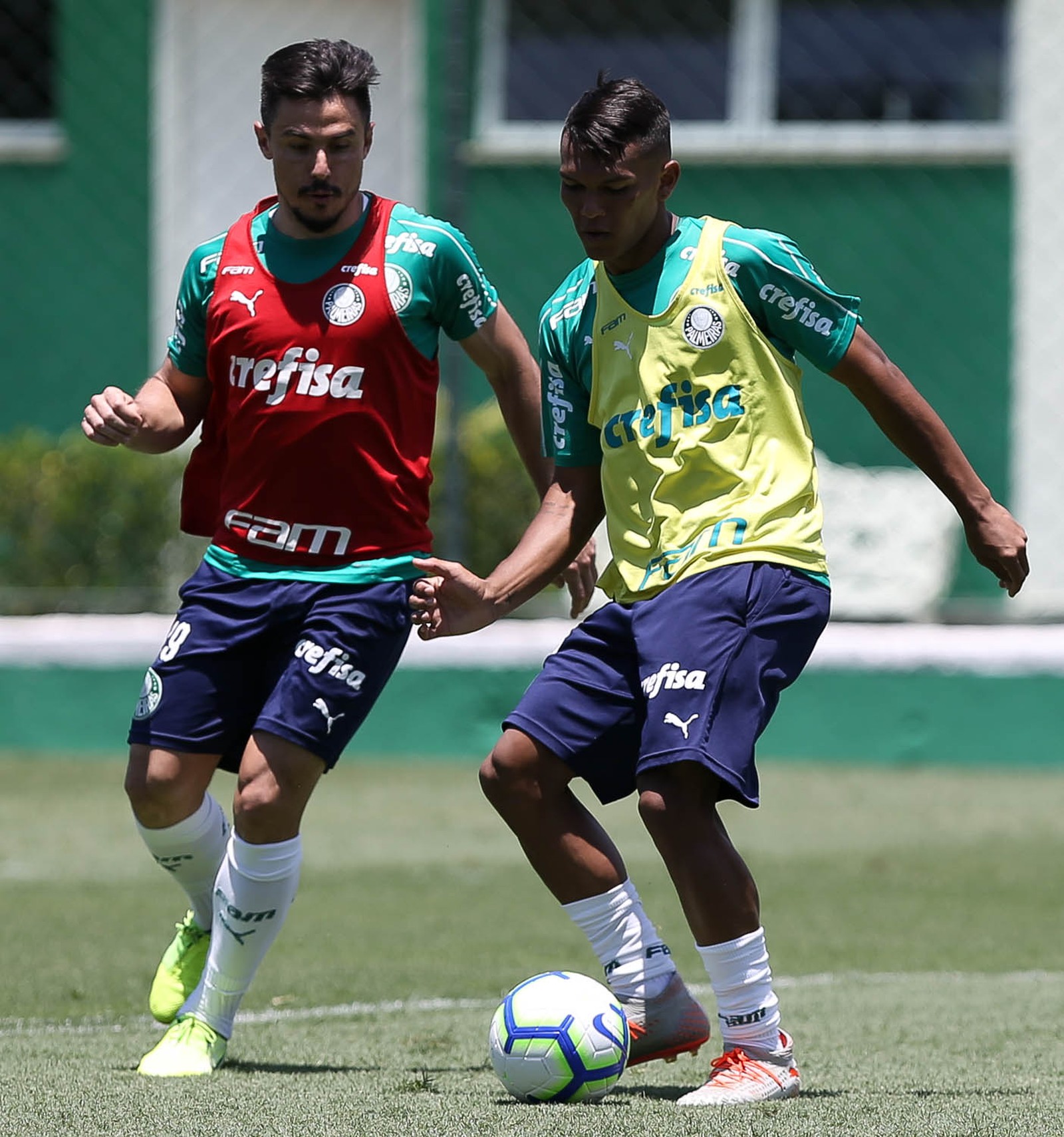 Willian volta, mas Felipe Melo e Luiz Adriano são desfalques