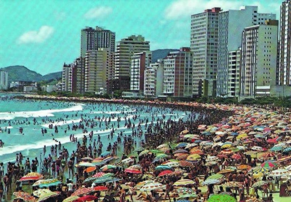 Praia Central de Balneário Camboriú, já com diversos prédios, na década de 1990 — Foto: Prefeitura de Balneário Camboriú/Divulgação