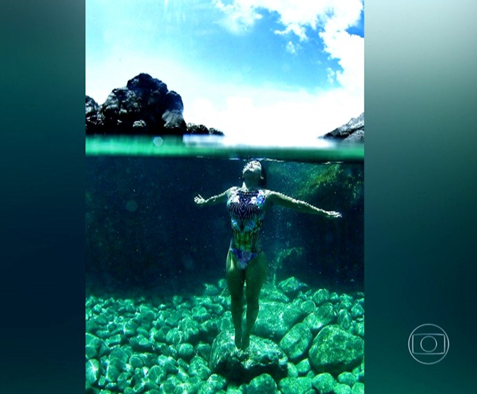 Carol Castro: lindas fotos dentro do mar de Noronha (Foto: TV Globo)