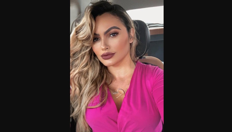 Dentista Raquel Moura foi achada morta dentro do carro que dirigia em Ariquemes — Foto: Facebook/Reprodução