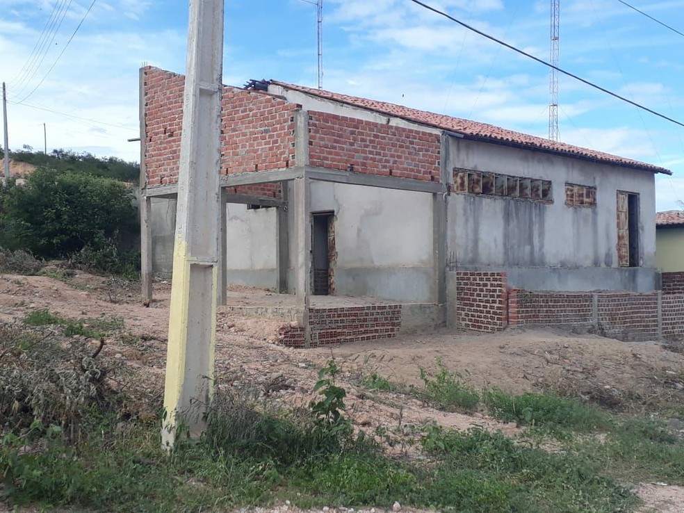 Segundo o Centro de ReferÃªncia de AssistÃªncia Social, oito pessoas ocupam o local, que Ã© inadequado para moradia. (Foto: Domingos JosÃ© / Campo Maior em Foco)