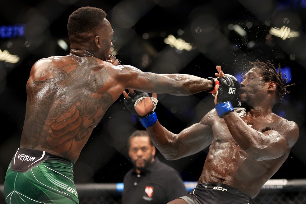 Israel Adesanya Jared Cannonier UFC 276 — Foto: Getty Images