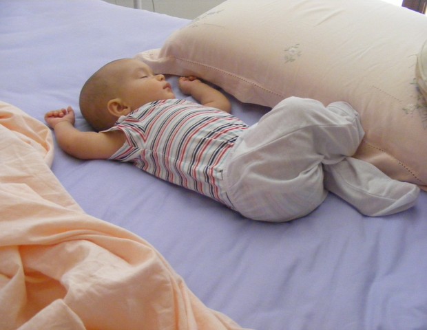 O alerta é para cobertores, travesseiros e cama compartilhada (Foto: Flickr)