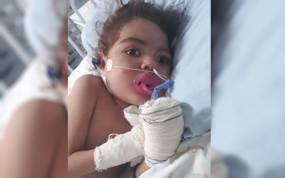 Nikolly Marques estÃ¡ hÃ¡ quase um mÃªs internada em UTI do Hospital Materno Infantil, em GoiÃ¢nia â Foto: Amanda Sara Moura Marques/Arquivo Pessoal