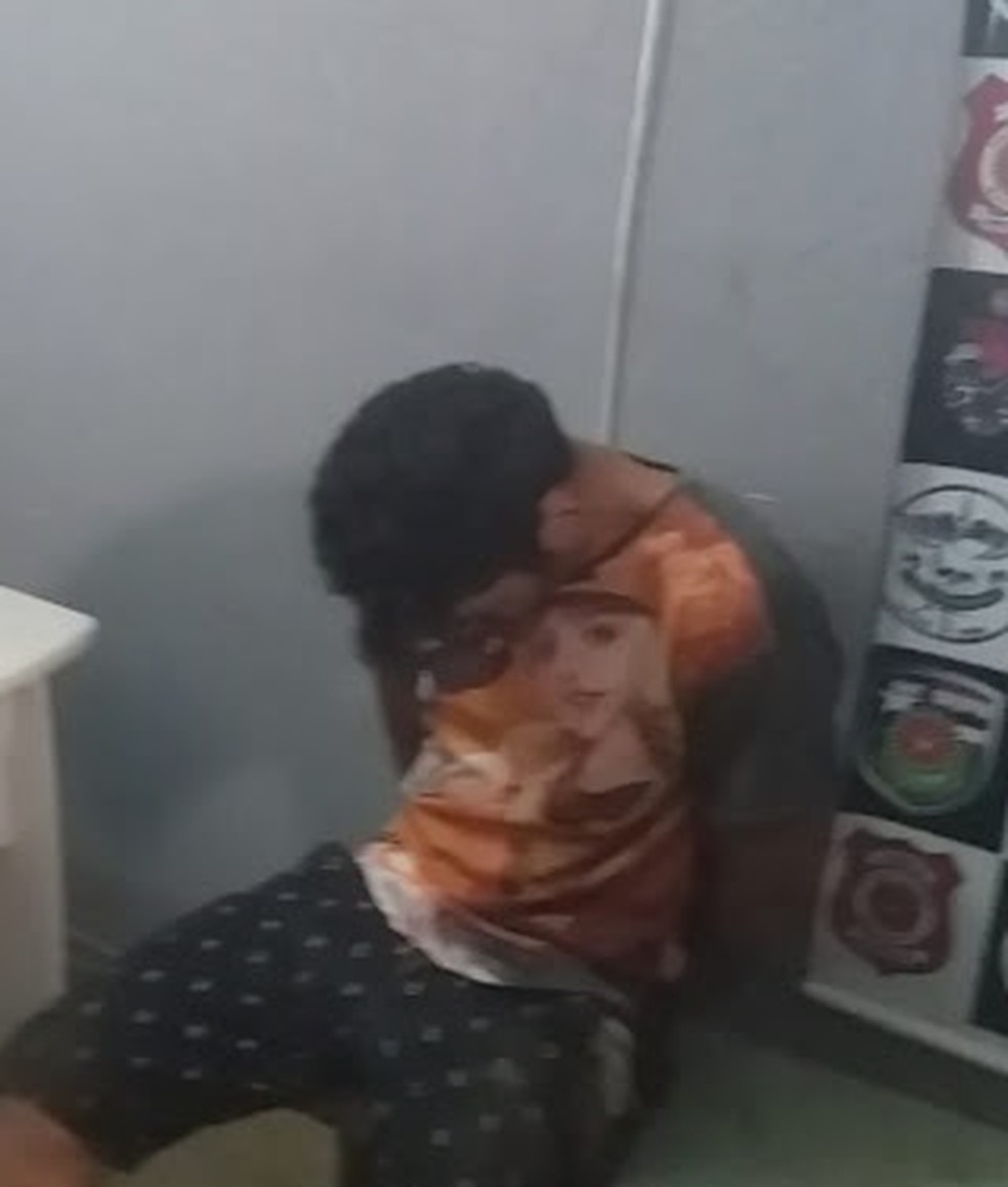 Suspeito do crime, Ismael Oliveira de 28 anos, foi preso logo após a tentativa de homicídio em Imperatriz (MA) — Foto: Divulgação/PM