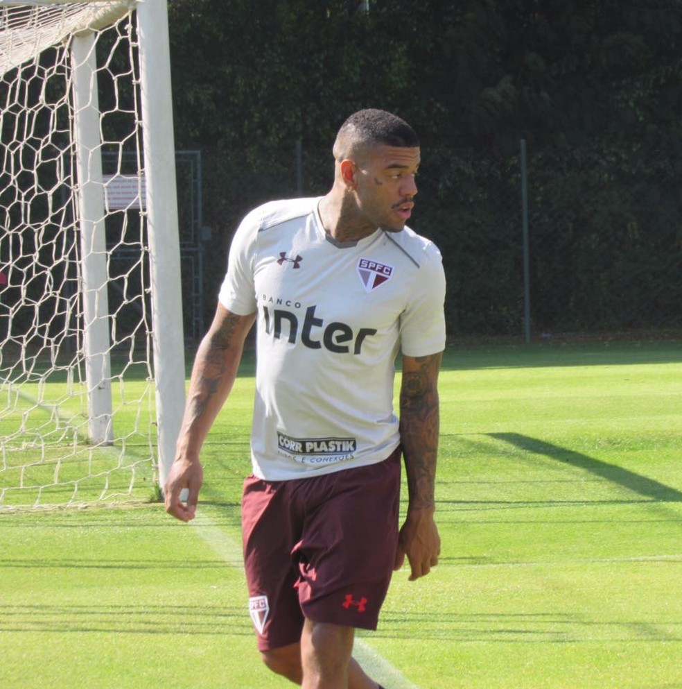 Júnior Tavares, lateral do São Paulo, estava na mira do Corinthians (Foto: Marcelo Prado)