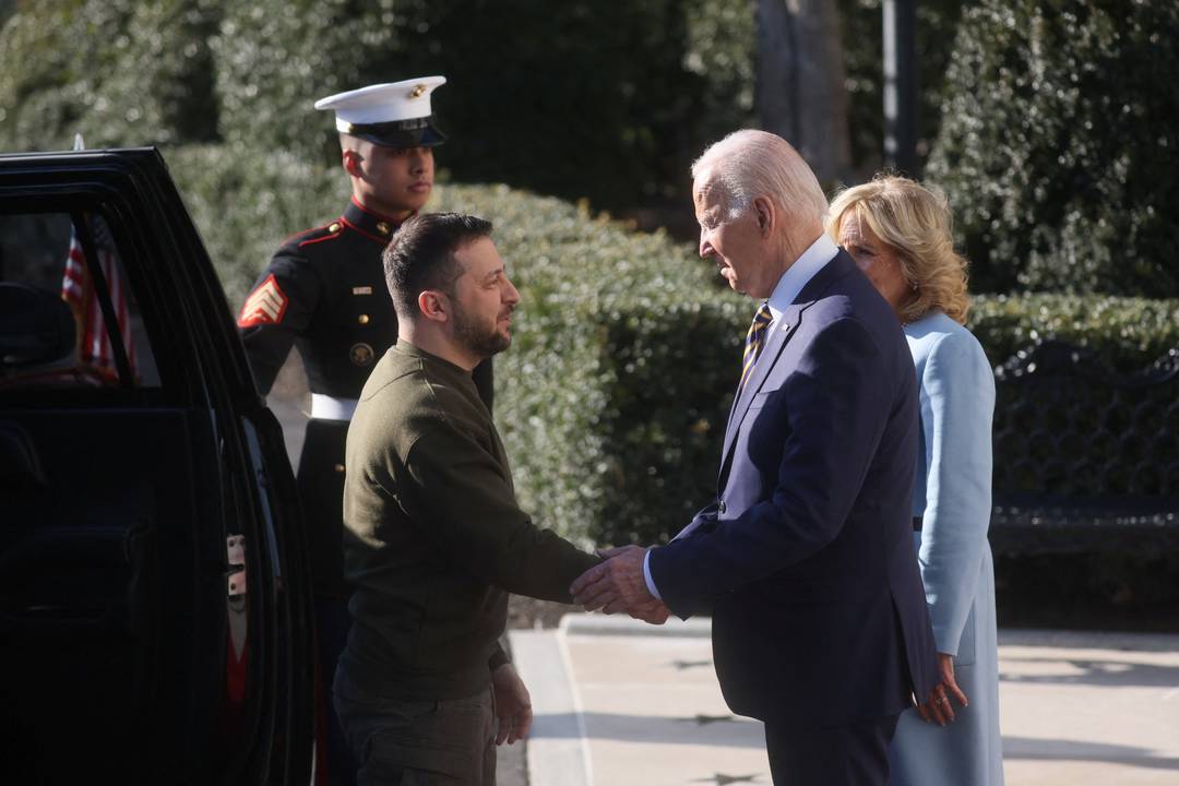 O presidente dos EUA, Joe Biden, e a primeira-dama, Jill Biden, recebem o presidente da Ucrânia, Volodymyr Zelenskiy