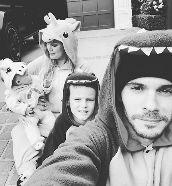 A canora Hillary Duff com o marido e os dois filhos (Foto: Instagram)