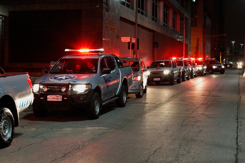 Agentes da Policia Federal e da Receita Federal cumprem mandados na Operacao Fake Money -- Foto: Receita Federal/Divulgacao