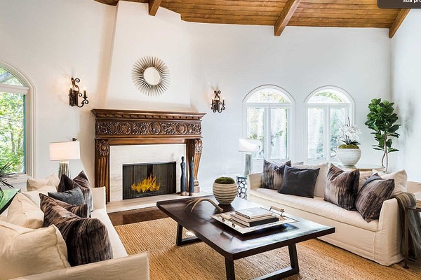 A mansão vendida pelo ex-casal composto pelo ator Chris Pratt e pela atriz Anna Faris (Foto: Divulgação)