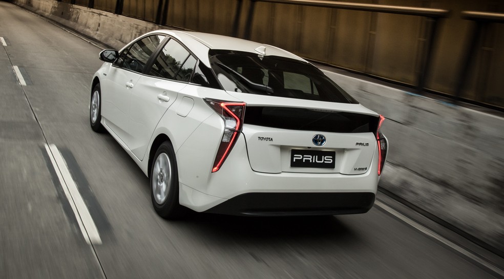 Toyota Prius é o híbrido mais vendido e custa mais de R$ 120 mil (Foto: Divulgação)