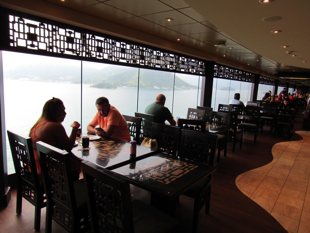 Restaurante com vista para o mar servia refeições 24 horas por dia — Foto: Carol Prado/g1