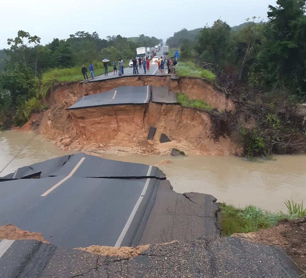 BR-010 rompe após chuvas em Ipixuna do Pará. — Foto: Ascom PRF
