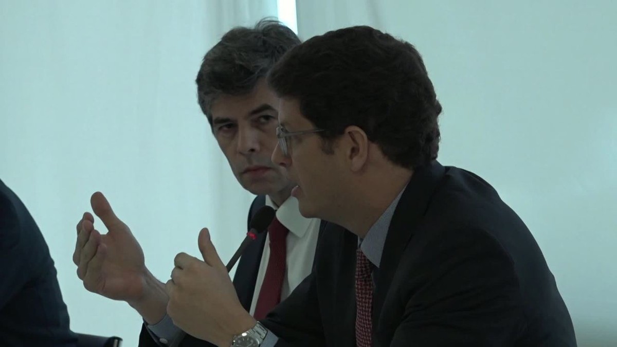 Ministro do Meio Ambiente defende passar 'a boiada' e 'mudar' regras enquanto atenção da mídia está voltada para a Covid-19