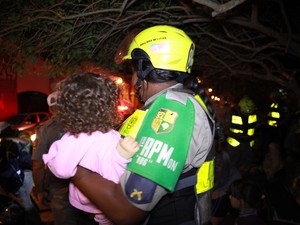 Homem vendia drogas com as filhas no colo em Arroio do Sal (Foto: Robson Alves/Brigada Militar)