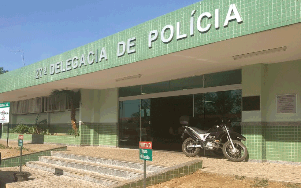 Fachada da 27ª Delegacia de Polícia, no Recanto das Emas, no DF (Foto: Marília Marques/G1)
