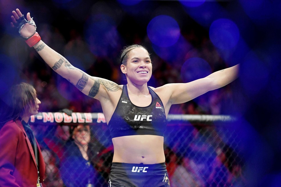 Amanda Nunes diz acreditar que ela é a melhor lutadora do mundo, entre homens e mulheres — Foto: Reuters