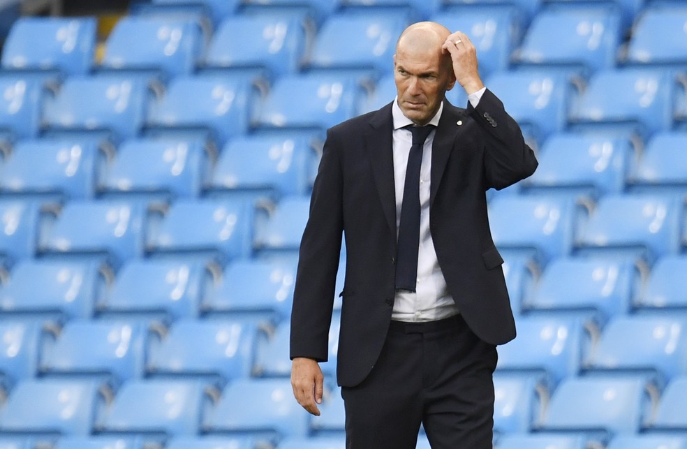 Zidane sofreu sua primeira eliminação na Liga dos Campeões como técnico — Foto: Peter Powell/Reuters