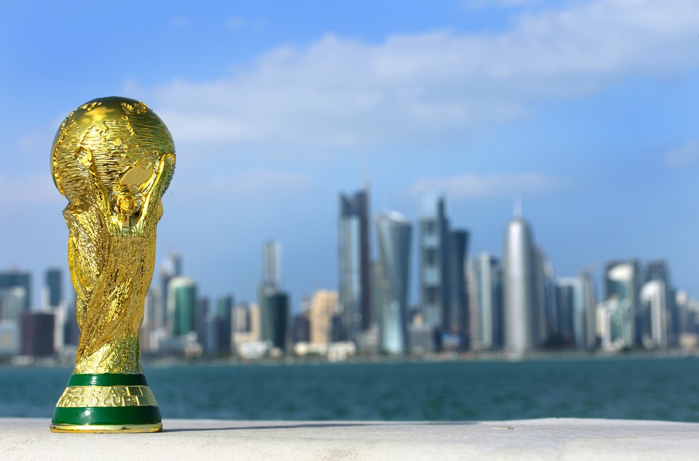 Troféu da Copa do Mundo em Doha, no Catar — Foto: Matthew Ashton/AMA/Corbis via Getty Images