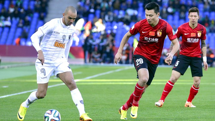 Diego tardelli jogo Atlético-MG contra Guangzhou Evergrande (Foto: EFE)
