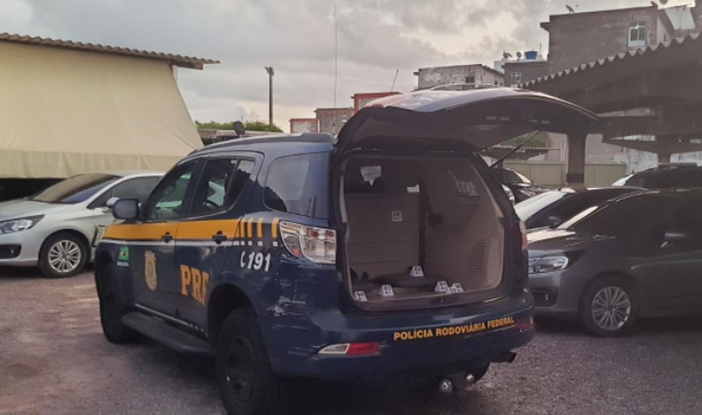 Viatura da PRF onde Genivaldo foi colocado durante abordagem em Umbaúba  — Foto: PF/SE