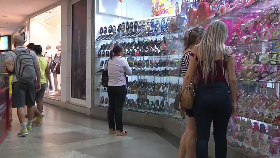 Lojas em shoppings de João Pessoa terão horários diferenciados no 'feriadão' — Foto: TV Cabo Branco/Reprodução/Arquivo