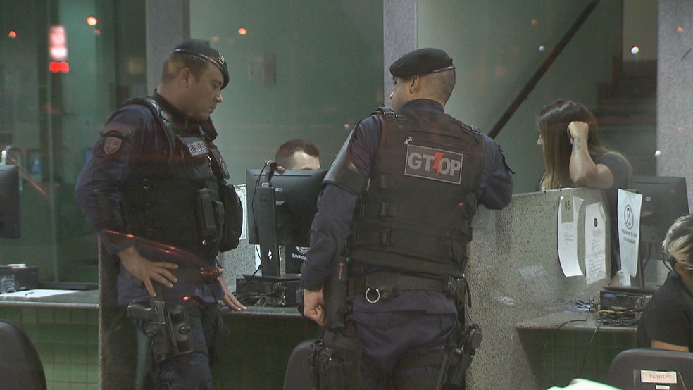 Policiais militares registram ocorrência de agressão em bar no DF (Crédito: Reprodução/TV Globo)