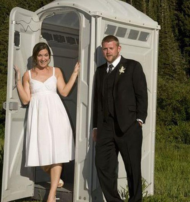 "Piores" fotos de casamento foram reunidas em página no Facebook. (Foto: Reprodução)