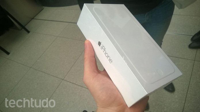 Caixa do iPhone 6 Plus  (Foto: Elson de Souza/TechTudo)