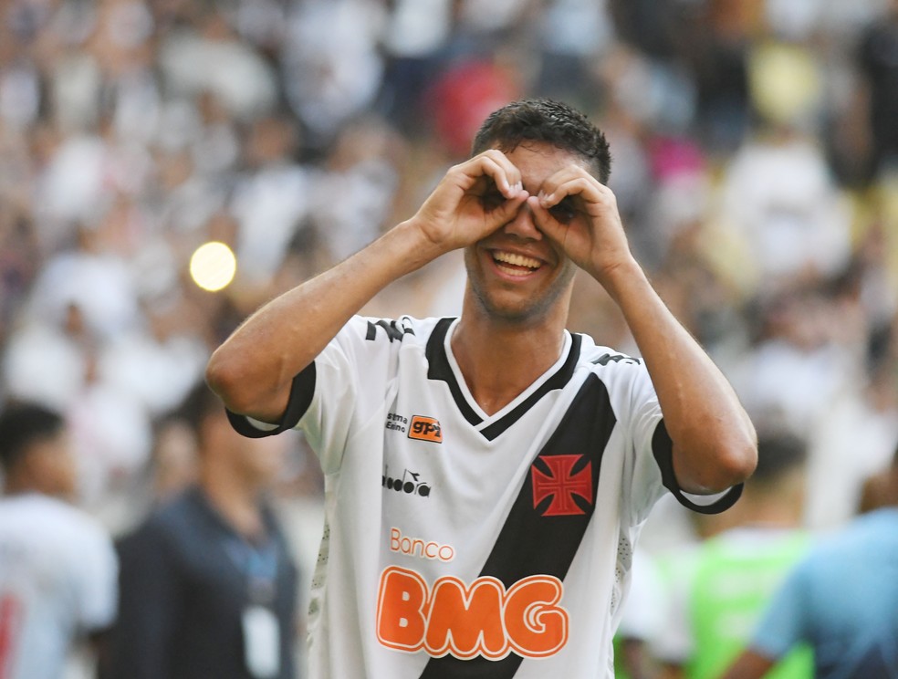 Tiago Reis comemora gol pelo Vasco sobre o Flamengo — Foto: André Durão