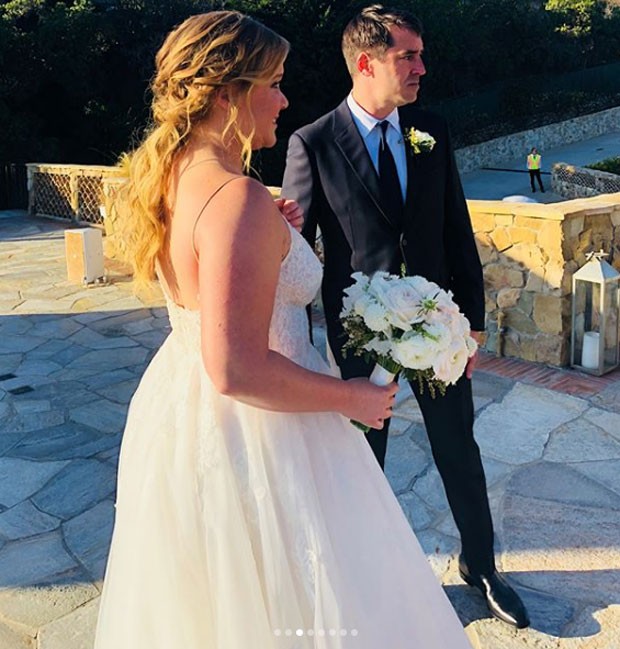 Amy Schumer se casou com Chris Fischer (Foto: Reprodução Instagram)