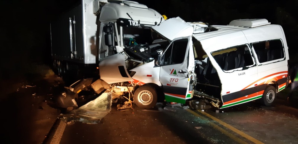 Acidente aconteceu na madrugada desta segunda-feira (31)  — Foto: Polícia Rodoviária Federal/Reprodução 