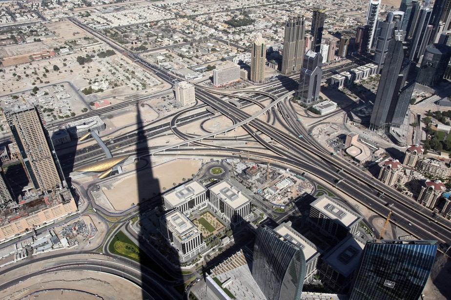 Vista de Dubai a partir do Burj Khalifa, o maior edifício do mundo, com mais de 820 metros de altura, nos Emirados Árabes Unidos