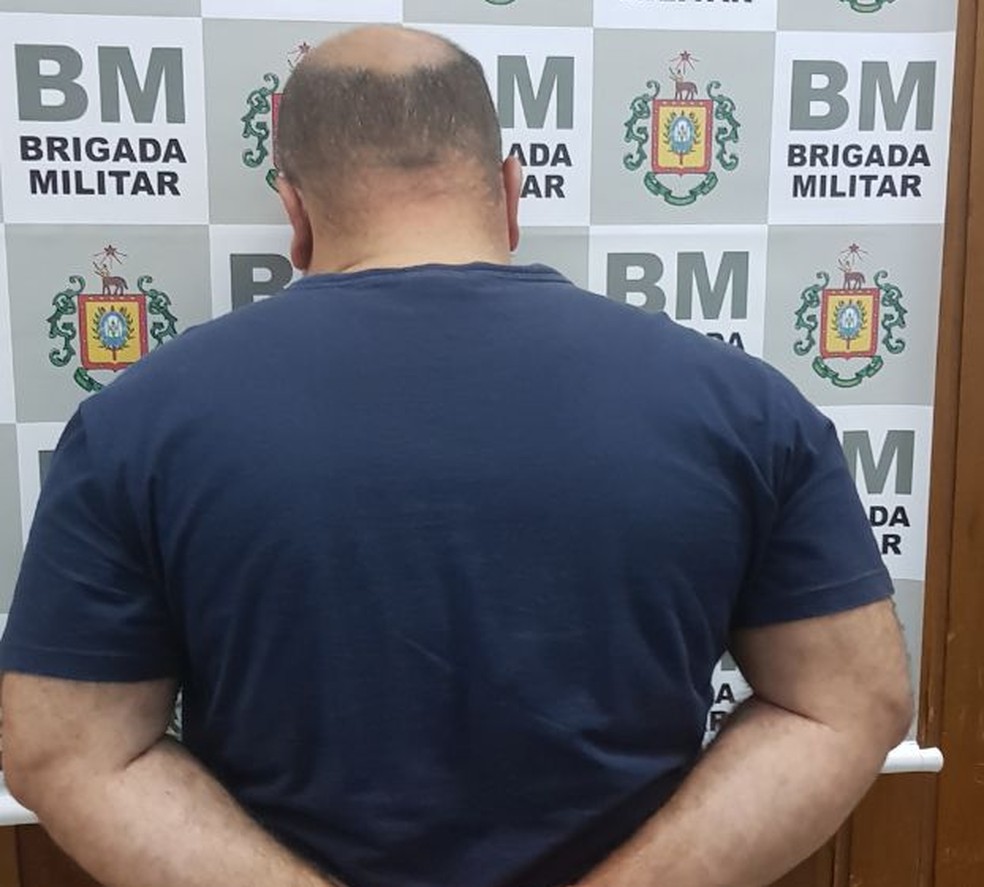 Falso médico suspeito de aplicar golpes pelo país é preso em Santa Cruz