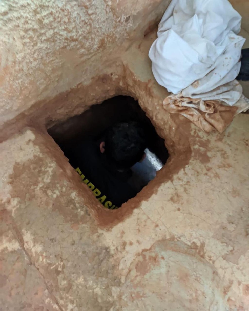Túnel foi encontrado dentro de uma das celas — Foto: Reprodução/Instagram