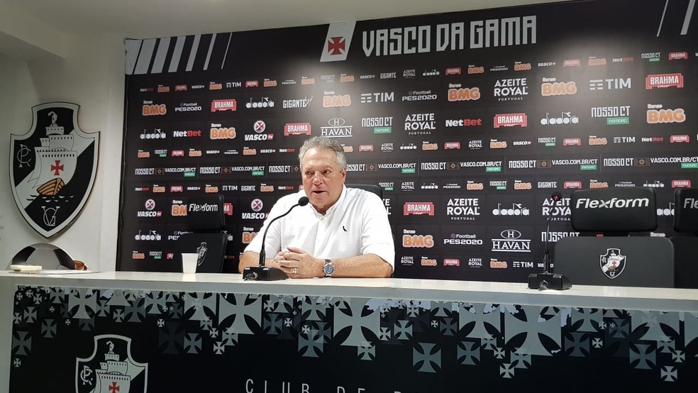 Abel Braga, técnico do Vasco, em coletiva de imprensa — Foto: Hector Werlang/GloboEsporte.com