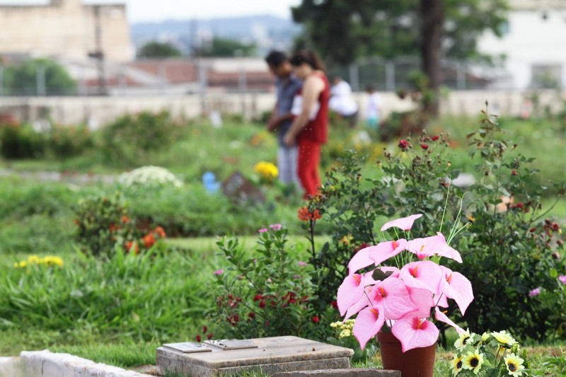 Após famílias reclamarem de funerárias em Uberlândia, veja como moradores de baixa renda e indigentes podem ter velório e sepultamento gratuitos