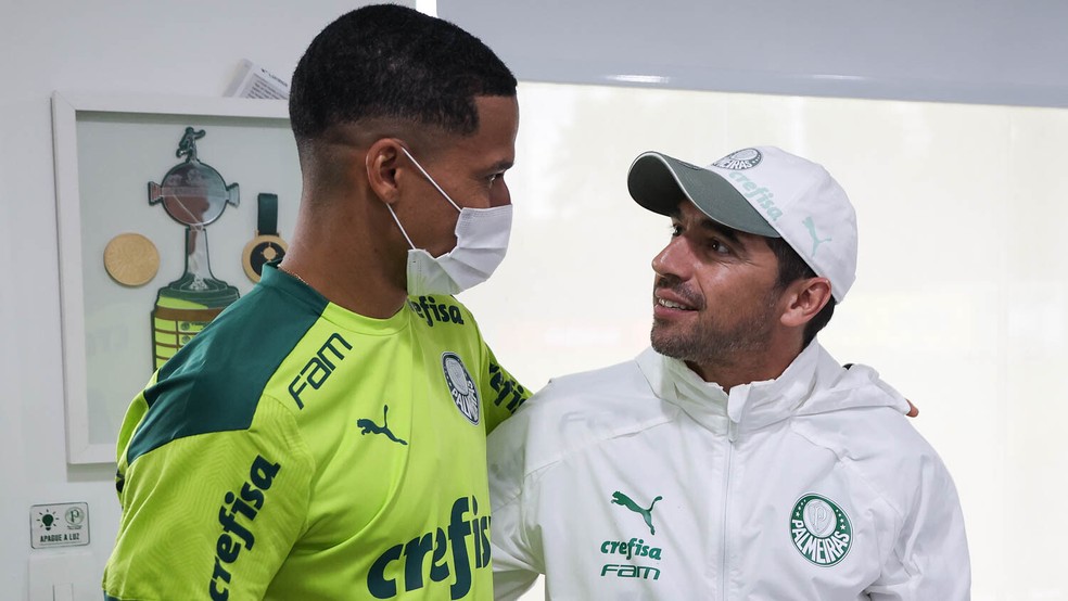 Reforço do Palmeiras, Murilo conversa com o técnico Abel Ferreira — Foto: Cesar Greco