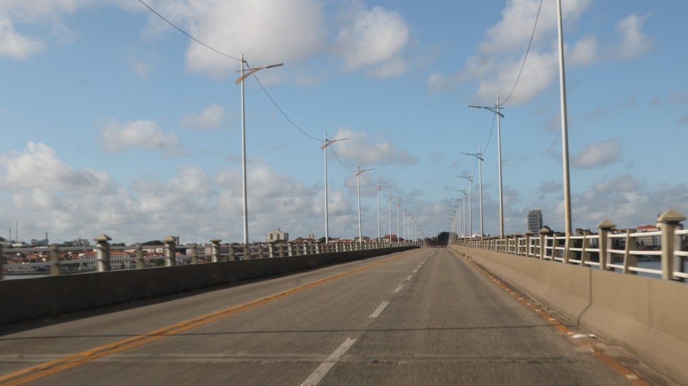 SÃO LUÍS (MA) -  Quase nenhum carro na ponte José Sarney — Foto: Adriano Soares/Grupo Mirante