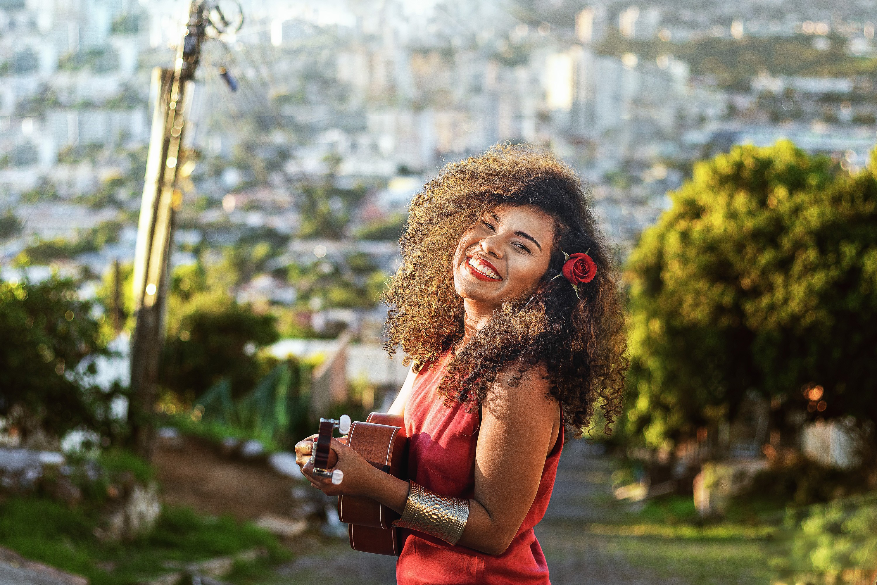 Pâmela Amaro lança álbum em que põe 'Samba às avessas' na roda