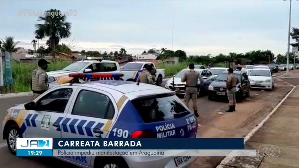 Carreata é barrada em Araguaína — Foto: Reprodução/ TV Anhanguera 