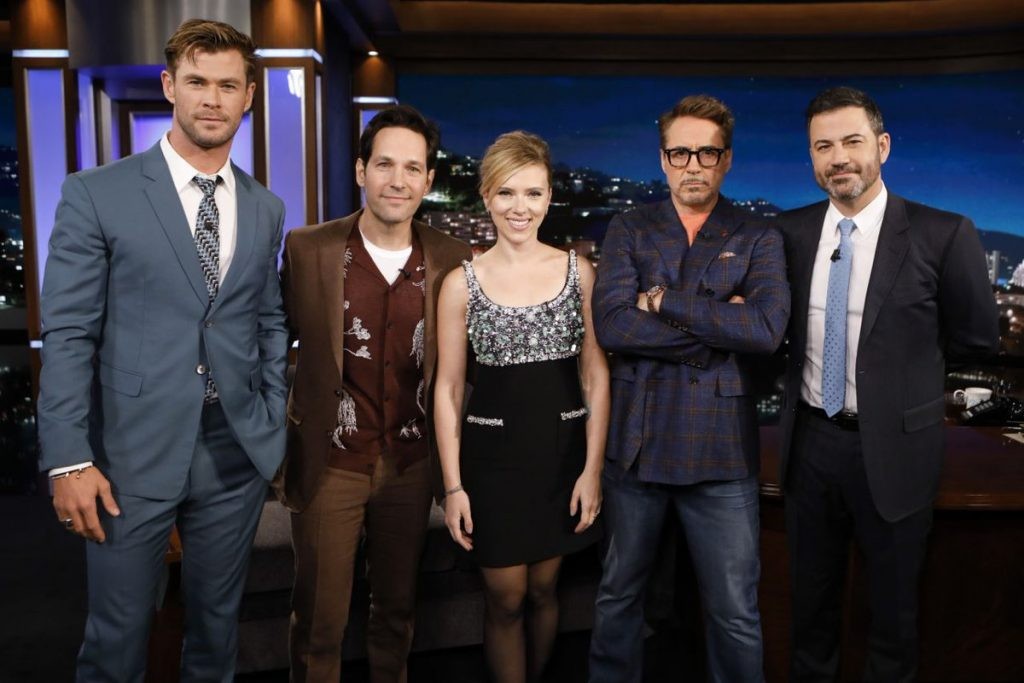 Chris Hemsworth, Paul Rudd, Scarlett Johansson, Robert Downey Jr. e o apresentador Jimmy Kimmel (Foto: Divulgação / Twitter)