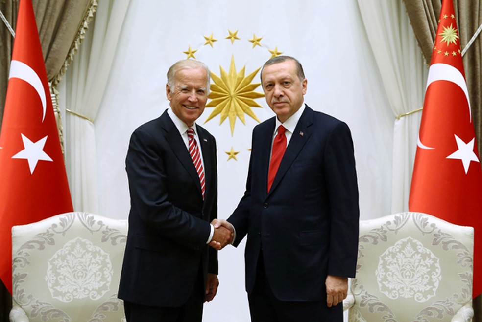 Então vice-presidente dos EUA, Joe Biden (esq), durante encontro com o presidente turco, Tayyip Erdogan, em 2016 — Foto: Kayhan Ozer/Presidential Palace/Reuters