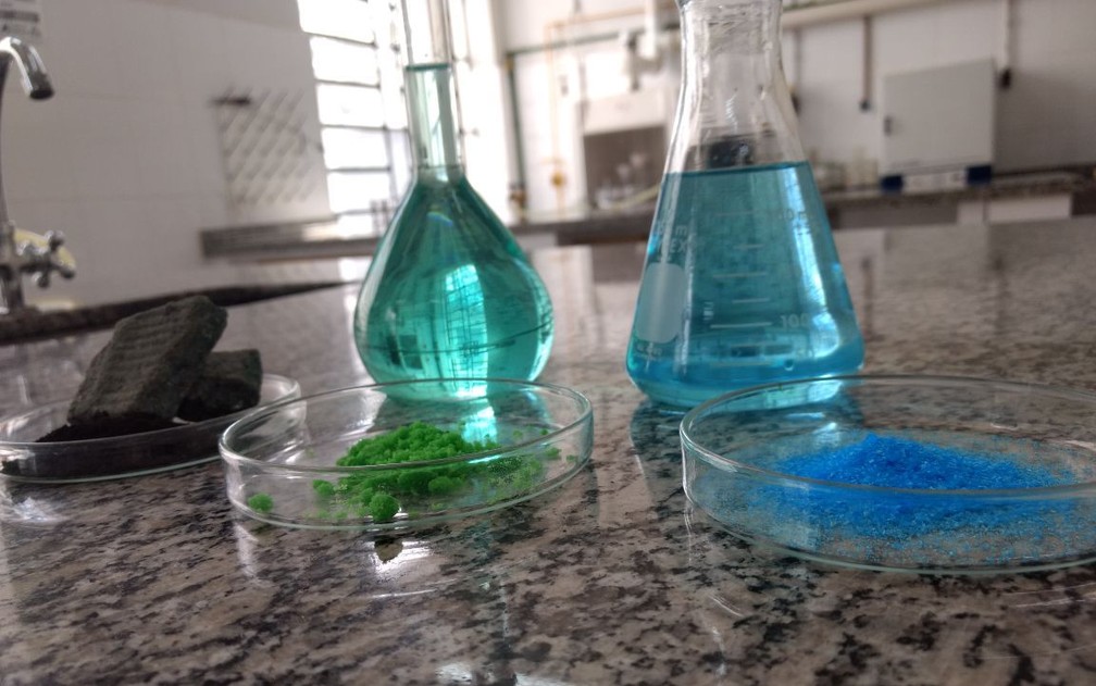 Estudantes de Limeira desenvolveram metodologia para extração de cobre de lodo galvânico (Foto: Etec Trajano/Divulgação)
