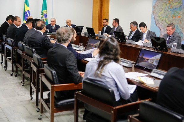 O presidente Michel Temer comanda reunião no Palácio do Planalto sobre obras federais inacabadas (Foto: Marcos Correa/Presidência da República)