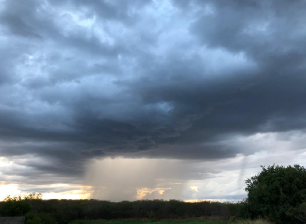 Manhã chuvosa em Piquet Carneiro, no Sertão Central.  — Foto: Bibia Torres/Arquivo Pessoal