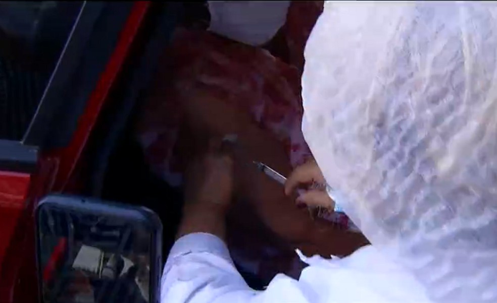 Vacinação de idosos acima de 90 anos começou nesta segunda-feira (22) em Natal. — Foto: Reprodução/Inter TV Cabugi